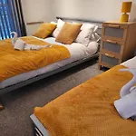 Luxury 2 Bed On River, Wifi, Parking, Garden Apartment Manchester