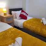 Apartment Luxury 2 Bed On River, Wifi, Parking, Garden