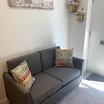 Lux Private Entrance 1 Bed - Free Parking - Ideal For Coop Live, Mcr Centre, Salford Royal Hospital & Buile Hill Mansion Wedding Venue *