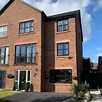 Lux Private Entrance 1 Bed - Free Parking - Ideal For Coop Live, Mcr Centre, Salford Royal Hospital & Buile Hill Mansion Wedding Venue