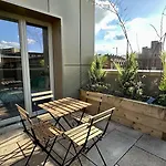 Lux Livin' - Luxury 2 Bed With Sky Garden