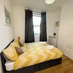 Cozy 3br Urban Oasis In The Hub * Манчестер
