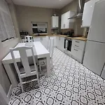 4 Bedrooms, 8 Min To City! Manchester