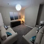 4 Bedrooms, 8 Min To City! * Manchester