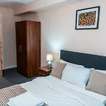 Entire 2 Bedroom And 2 Bathroom In -free Underground Parking Apartmán *