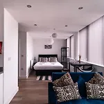Zeni, Alexandra Rise Fab Apartment Manchester