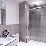 Zeni, Alexandra Rise Fab Apartment