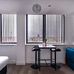 Zeni, Alexandra Rise Fab Apartment Manchester