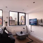 Stayzeni, Alexandra Rise Sleek 1 Bed