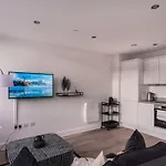 Stayzeni, Alexandra Rise Sleek 1 Bed Апартаменты *