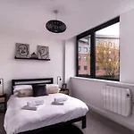 Stayzeni, Alexandra Rise Sleek 1 Bed Апартаменты