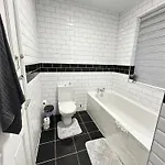 Lovely 5br In Manchester. Close To The Apartment Manchester