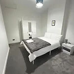 Lovely 5br In Manchester. Close To The *