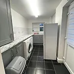 Lovely 5br In Manchester. Close To The * Manchester