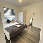 Lovely 5br In Manchester. Close To The Apartment *