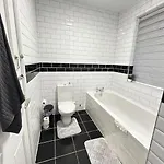Lovely 5br In Manchester. Close To The *