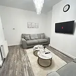 Lovely 5br In Manchester. Close To The Apartment Manchester