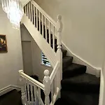 Lovely 5br In Manchester. Close To The Manchester
