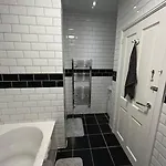 Lovely 5br In Manchester. Close To The