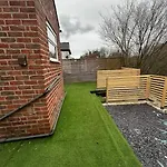 Lovely 5br In Manchester. Close To The Manchester