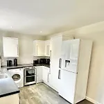 Prázdninový dům Convenient House By Ankers Contractors With Free Parking Manchester