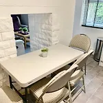 Appartement Purple Blossom, 2 Bed Apartment, Wi-fi, Near Didsbury, Free Parking *
