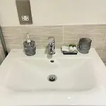 1b-steps To Uni&stadium- Wi-fi Netflix Breakfast