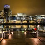 1b-steps To Uni&stadium- Wi-fi Netflix Breakfast Apartmán *
