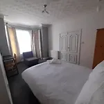 Stylish 4 Bed House - 15 Min To Centre Prázdninový dům