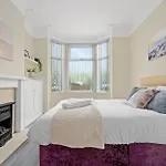 Modern 4br In M11, Close To Etihad Stadium Sleeps 11 別荘 *