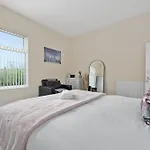 別荘 Modern 4br In M11, Close To Etihad Stadium Sleeps 11 *