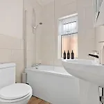 Modern 4br In M11, Close To Etihad Stadium Sleeps 11 別荘 マンチェスター
