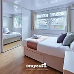 Inviting Serene Abode Large Driveway Sleeps 12 *