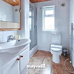 Large 6br House Free Parking & Wifi Manchester