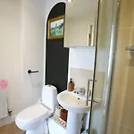 Walk To Man & With Free Parking - Pass The Keys Apartment Manchester