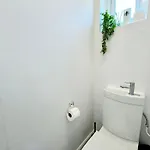 Kozyguru Spacious 3 Bedroom 8ppl Hse 50% Off Long