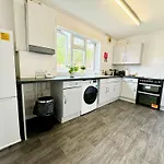 Kozyguru Spacious 3 Bedroom 8ppl Hse 50% Off Long Manchester