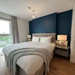 Beautiful Waterside Near Old Trafford Apartment *