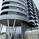 Penthouse Height Flat, View Balcony, Quiet, Free Wifi, Gym & Minimalistic * マンチェスター
