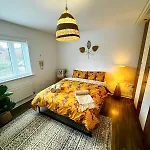 Modern Rooms In 4-Bed House - Walking Distance To Coop Live ,Etihad, Ancoats And City Centre Guest house