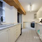 Hébergement de vacances Spacious 5bdr House By Vista Short Lets & Serviced With Free Wifi, Parking & Netflix