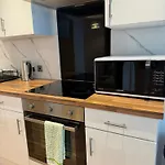 Penthouse Height Flat, View Balcony, Quiet, Free Wifi, Gym & Minimalistic マンチェスター