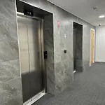 Penthouse Height Flat, View Balcony, Quiet, Free Wifi, Gym & Minimalistic