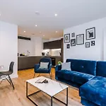 Hilltop Serviced - Piccadilly Apartment