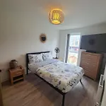Lovely New In Close To Fc * Manchester