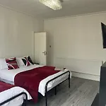 Prázdninový dům Droylsden House *
