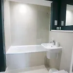 Trafford Duplex With Shop At Base - Pass The Keys Apartmán *