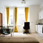 Autumn Breeze - 2br - Sofa Bed - Wifi - - - Didsbury * Manchester