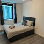 Daire Spacious 2 Double Bedroom Near Centre, Salford Manchester