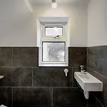 Stylish Family In Old Trafford, - Pass The Keys * Manchester